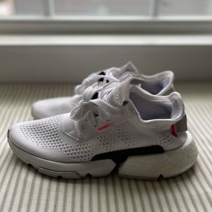 Adidas sneaker size 6.5